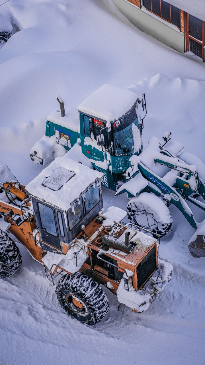 Heavy truck engine bay in cold weather